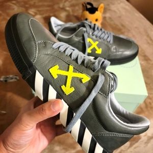 Mens Virgil Abloh Off-White sneakers sz. 10US.